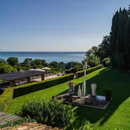 Casale Orgogliosa Гостевой дом